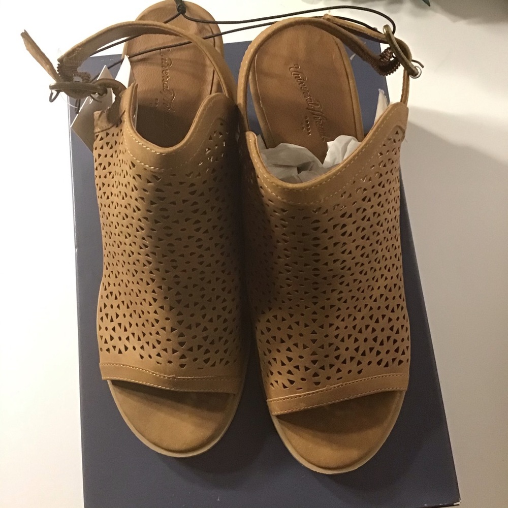 🌸NIB LASER CUT SHOOTIE - Picture 4 of 8